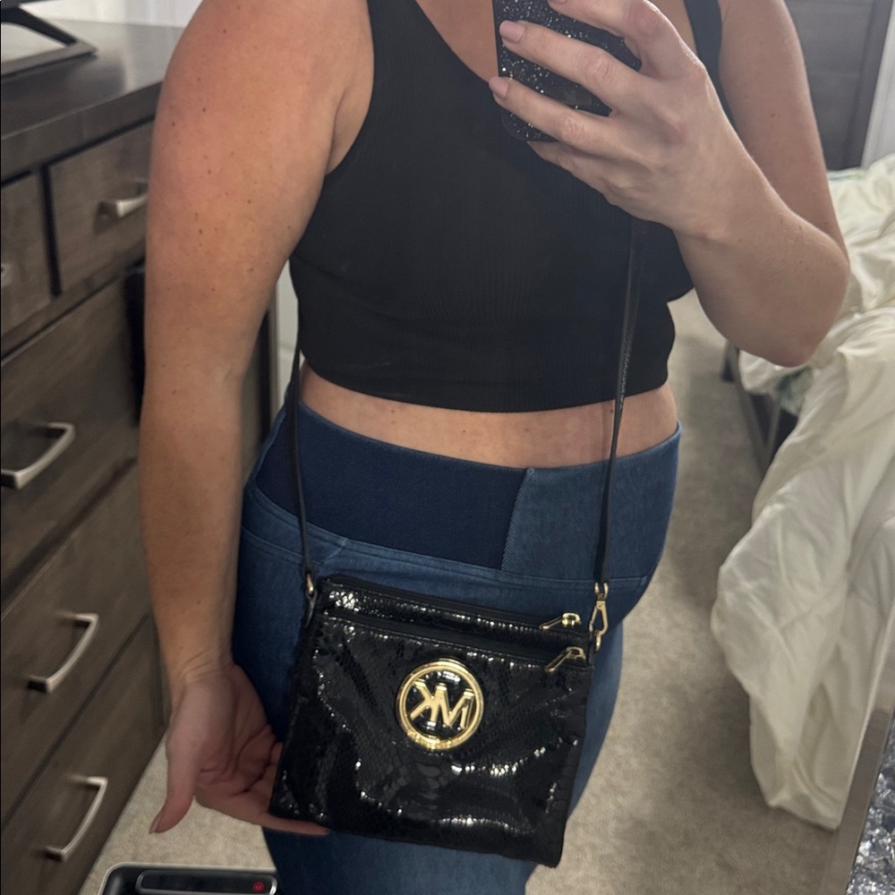 Michael Kors Black shiny leather snake skin cross body purse gold hardware - Picture 14 of 14